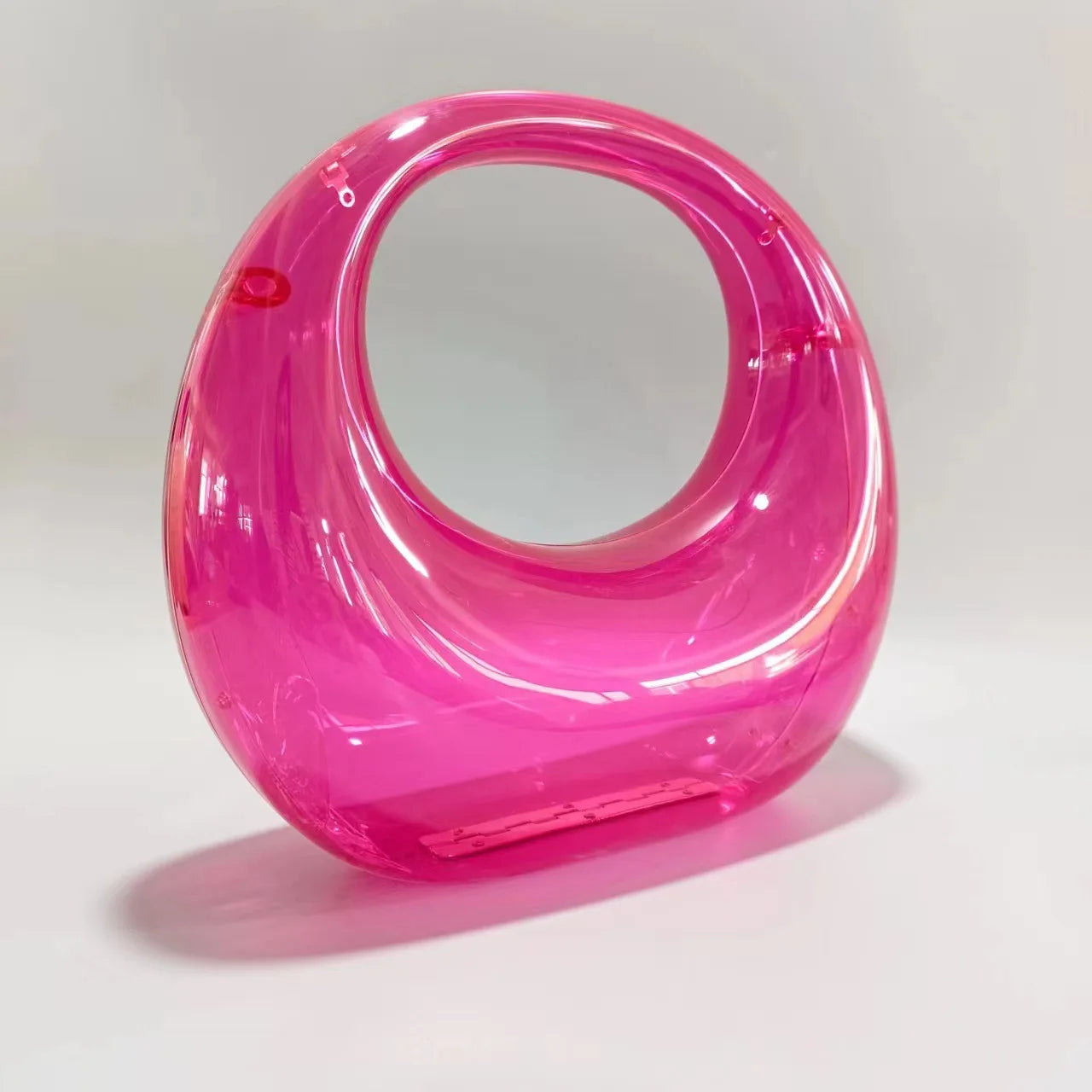 Sac à main design doré élégant